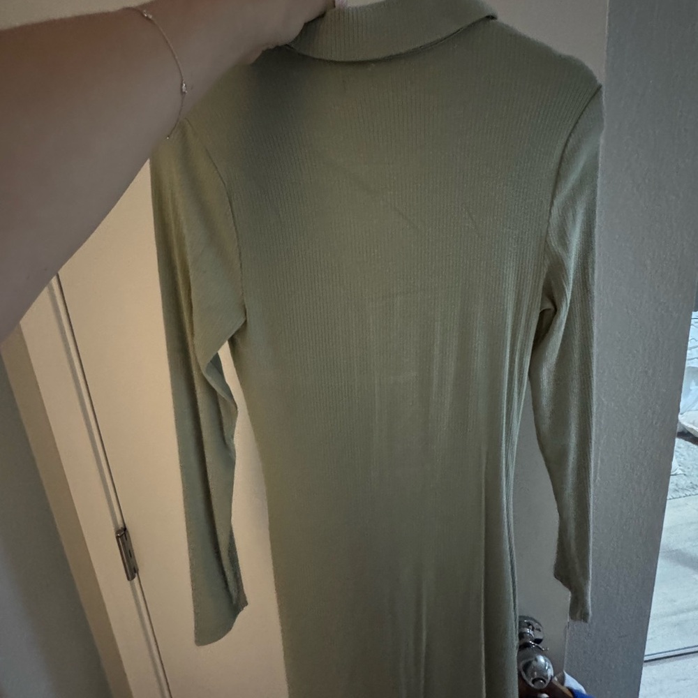 Green Button-Up Ribbed Dress - Picture 3 of 4